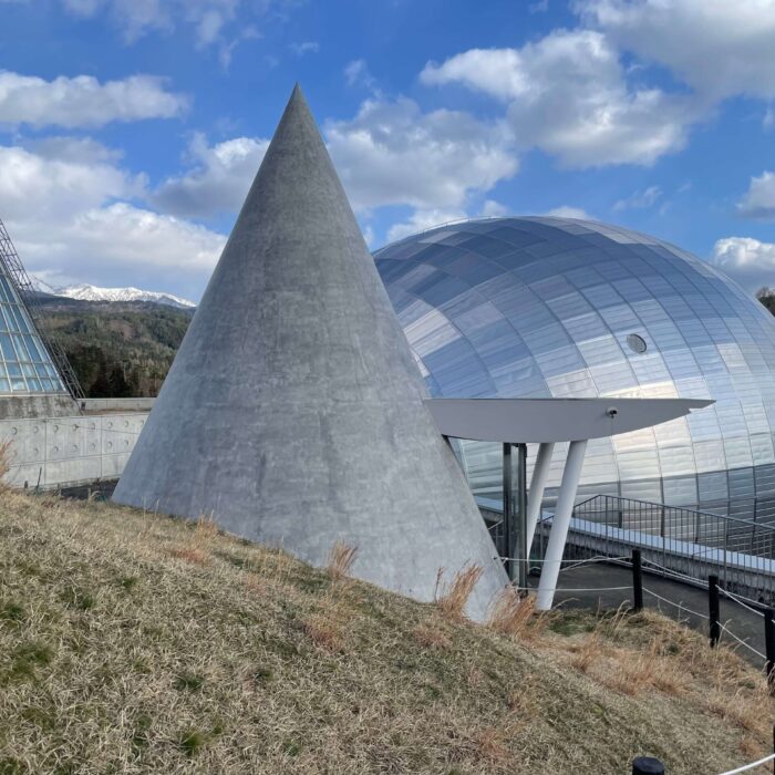 徒然とおるの建築まち歩き　太古へ誘う福井の旅／福井県立恐竜博物館、福井県年縞博物館